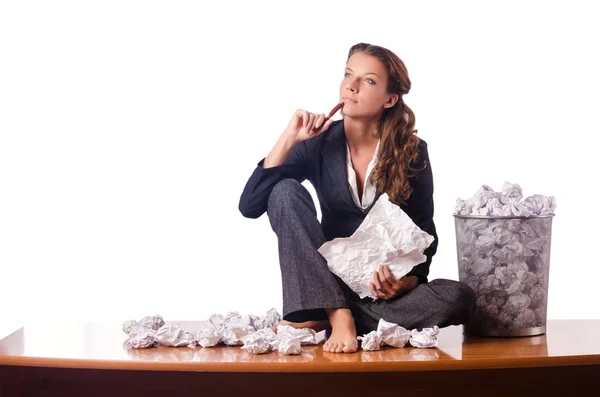 Vrouw met veel weggegooid papier — Stockfoto