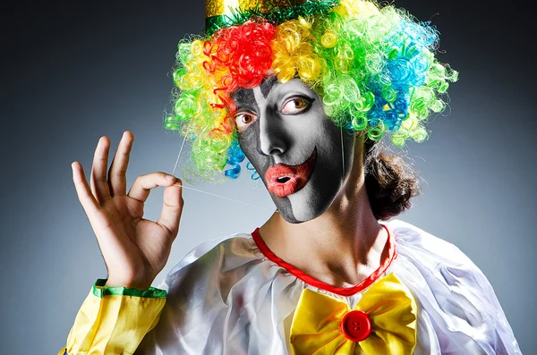 Grappige clown in studio schieten — Stockfoto