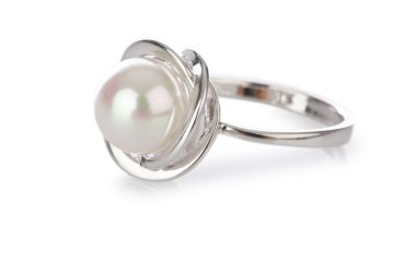 Beyaz arka plan üzerinde izole yüzük