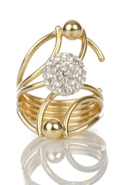 Beyaz arka plan üzerinde izole yüzük