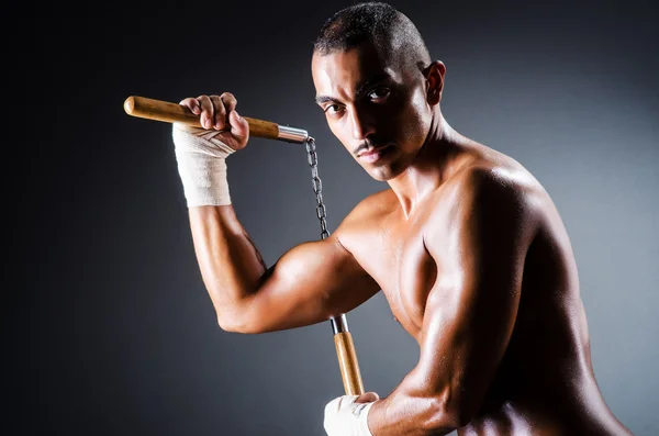 Stark man med nunchaku — Stockfoto