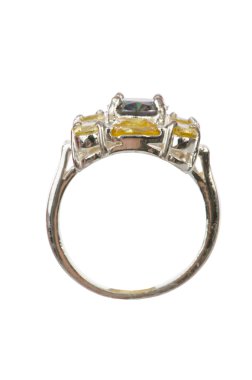 Beyaz arka plan üzerinde izole yüzük