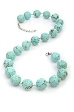 kolye üzerinde beyaz izole