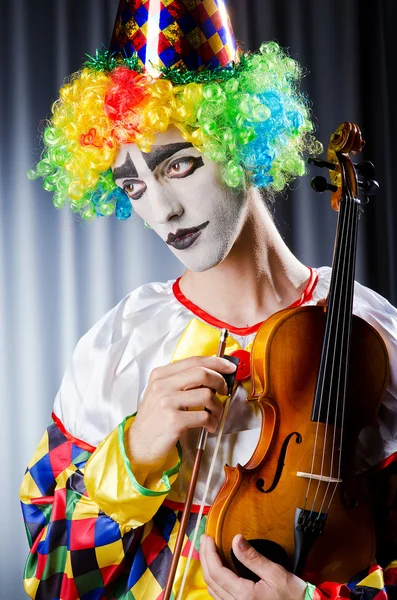 Clown jouant sur le violon — Photo