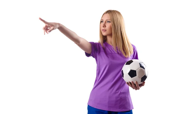 Женщина играет в футбол на белом — стоковое фото