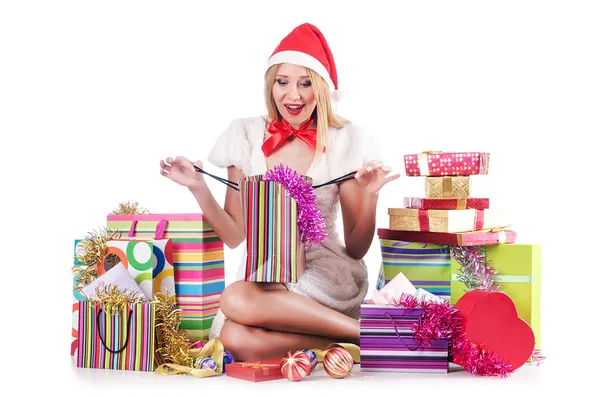 Mujer joven en el concepto de compras de Navidad — Foto de Stock