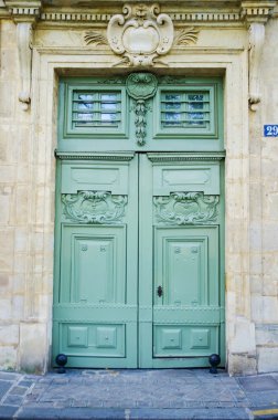 entrace kapı aydınlık yaz gününde