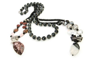 güzel necklase üzerinde beyaz izole