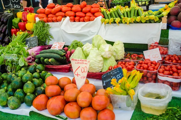 과일 및 야채 시장 축 사 — 스톡 사진