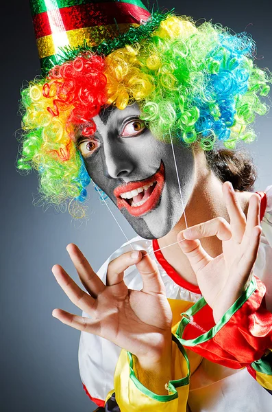 Lustiger Clown beim Studiodreh — Stockfoto