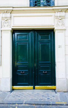 entrace kapı aydınlık yaz gününde