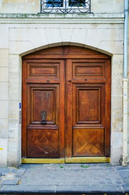 entrace kapı aydınlık yaz gününde