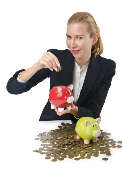 Vrouw verbreking piggy bank voor besparingen — Stockfoto