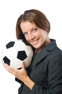 Beyazlar üzerinde futbol oynayan iş kadını