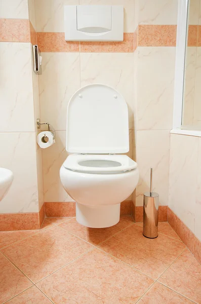 Toilette im modernen Badezimmer — Stockfoto