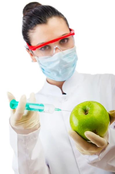 Chemisches Experiment mit Apfel und Spritze — Stockfoto