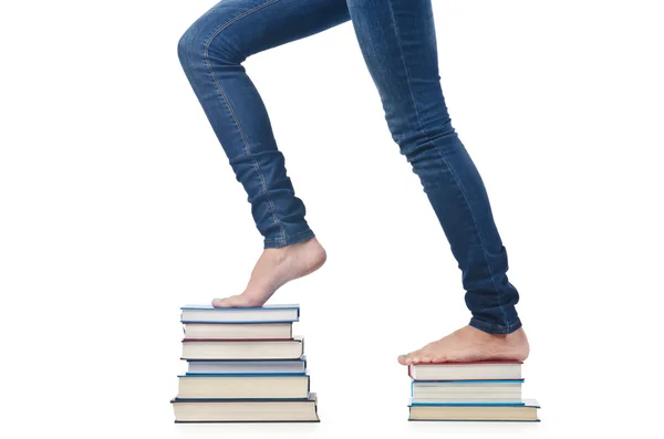 Estudiante sentado en la pila de libros —  Fotos de Stock