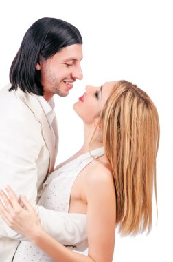 Birbirine aşık iki erkek ve kadın.