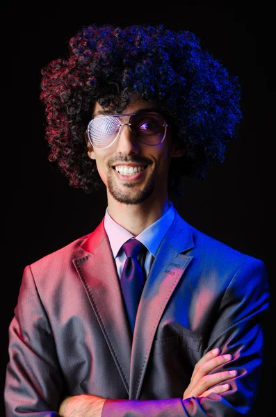 Cantante con corte afro en estudio oscuro —  Fotos de Stock