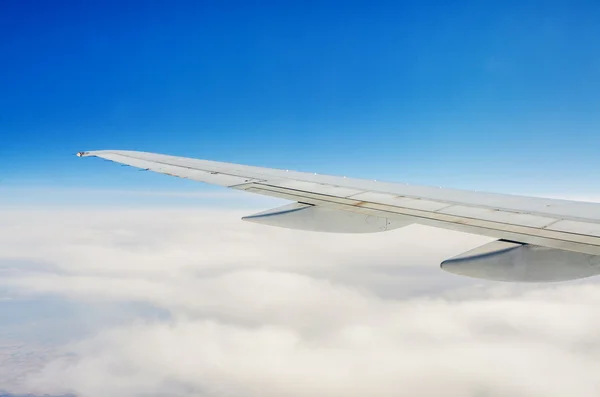 Airplane wing out of window — Stock Photo, Image