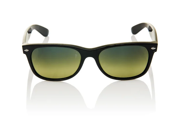 Elegantes gafas de sol aisladas en el blanco — Foto de Stock