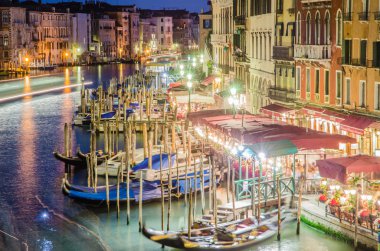 Venice, İtalya - 30 Haziran: rialto Bridge görünümü üzerinde 30 Haziran 201