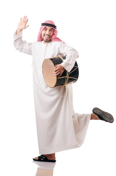 Hombre árabe tocando el tambor aislado en blanco — Foto de Stock