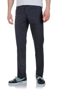 Beyaz pantolonlu moda konsepti