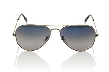 spor ayakkabı kavramı üzerinde beyaz spor ayakkabı