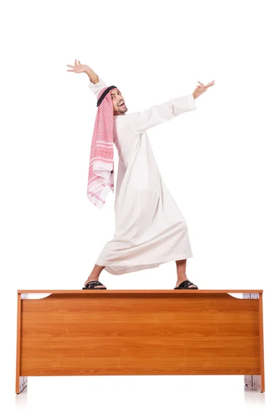 彼の机に座ってのアラブ人 — ストック写真