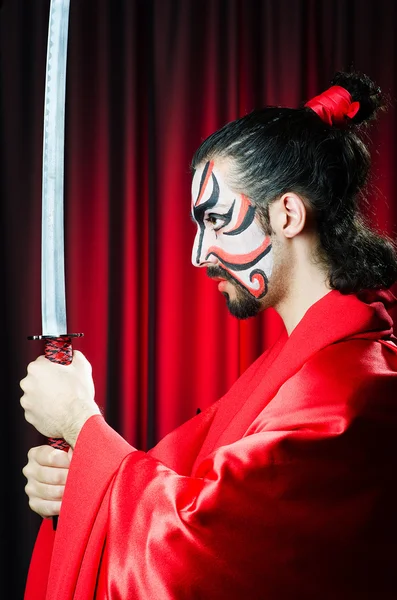 Homem com espada e máscara facial — Fotografia de Stock