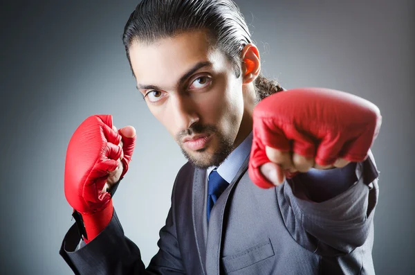 Empresario con guantes de boxeo en blanco — Foto de Stock
