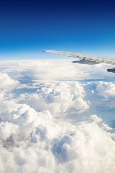 Flugzeugflügel aus dem Fenster — Stockfoto