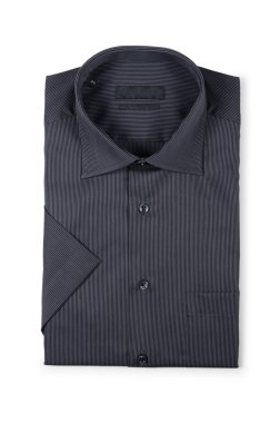 Beyaz gömlekli hoş bir erkek.