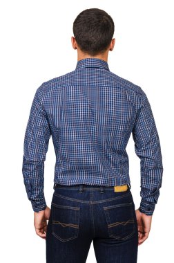 Beyaz gömlekli erkek model.