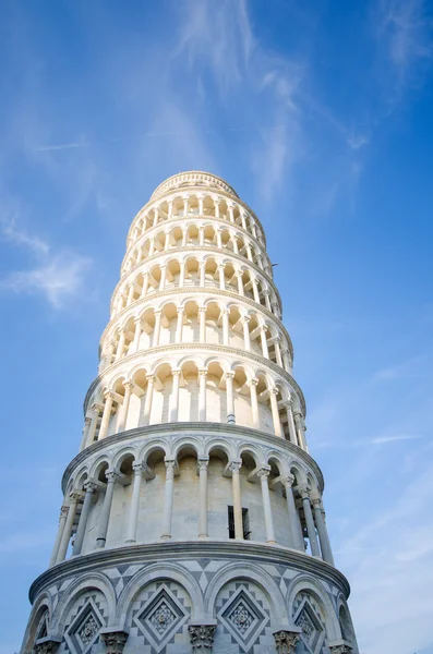 Famous leaning tower of Pisa during summer day — Stock Photo, Image