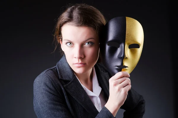 Vrouw met masker in hypocrisie concept — Stockfoto