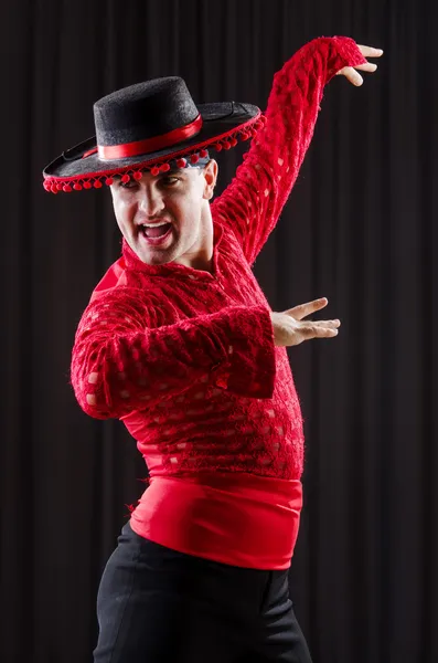 Man in studio dansen Spaanse dansen — Stockfoto
