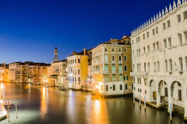 Venice, İtalya - 30 Haziran: rialto Bridge görünümü üzerinde 30 Haziran 201