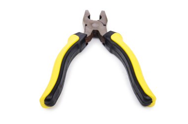 üzerinde beyaz izole sarı pense