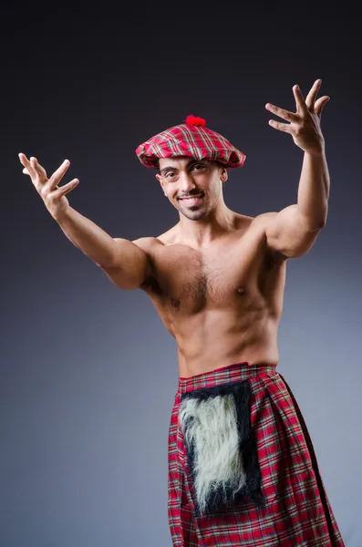 Concept de traditions écossaises avec personne portant kilt — Photo