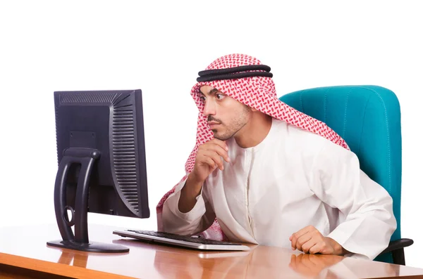 Arabischer Geschäftsmann arbeitet am Computer — Stockfoto