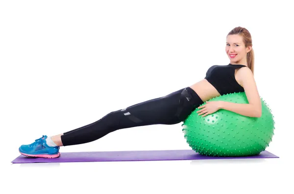 Mujer joven con pelota haciendo ejercicio sobre blanco —  Fotos de Stock