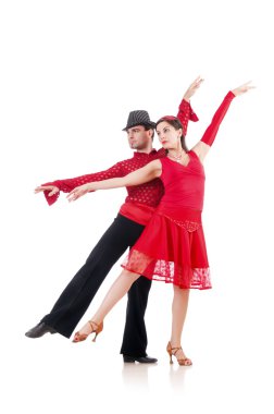 Bir çift dansçı beyazın üzerinde izole edilmiş