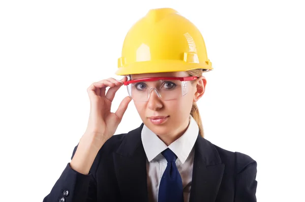 Jeune femme d'affaires avec casque dur sur blanc — Photo