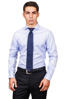 Beyaz gömlekli erkek model.