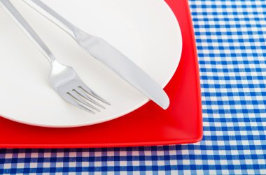 Çatal ve bıçaklı masa.