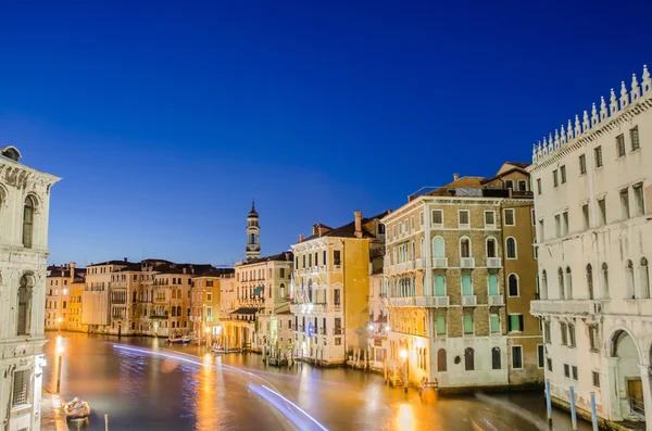 Venetië, Italië - 30 juni: uitzicht vanaf Rialtobrug op 30 juni 201 — Stockfoto