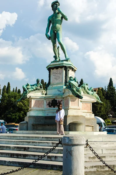 Davidova socha na Michelangelově náměstí ve Florencii Itálie — Stock fotografie