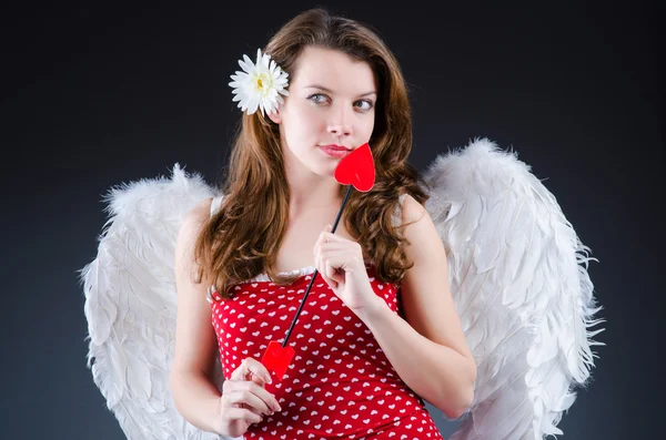Donna con fiocco in concetto valentino — Foto Stock